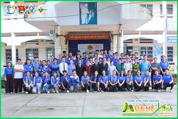 ĐỘI HÌNH CHUYÊN TƯ VẤN VÀ GIẢNG DẠY PHÁP LUẬT CỘNG ĐỒNG, TRƯỜNG ĐH KINH TẾ - LUẬT TP. HỒ CHÍ MINH TỔ CHỨC PHIÊN TÒA GIẢ ĐỊNH “AN TOÀN TRÊN KHÔNG GIAN MẠNG”