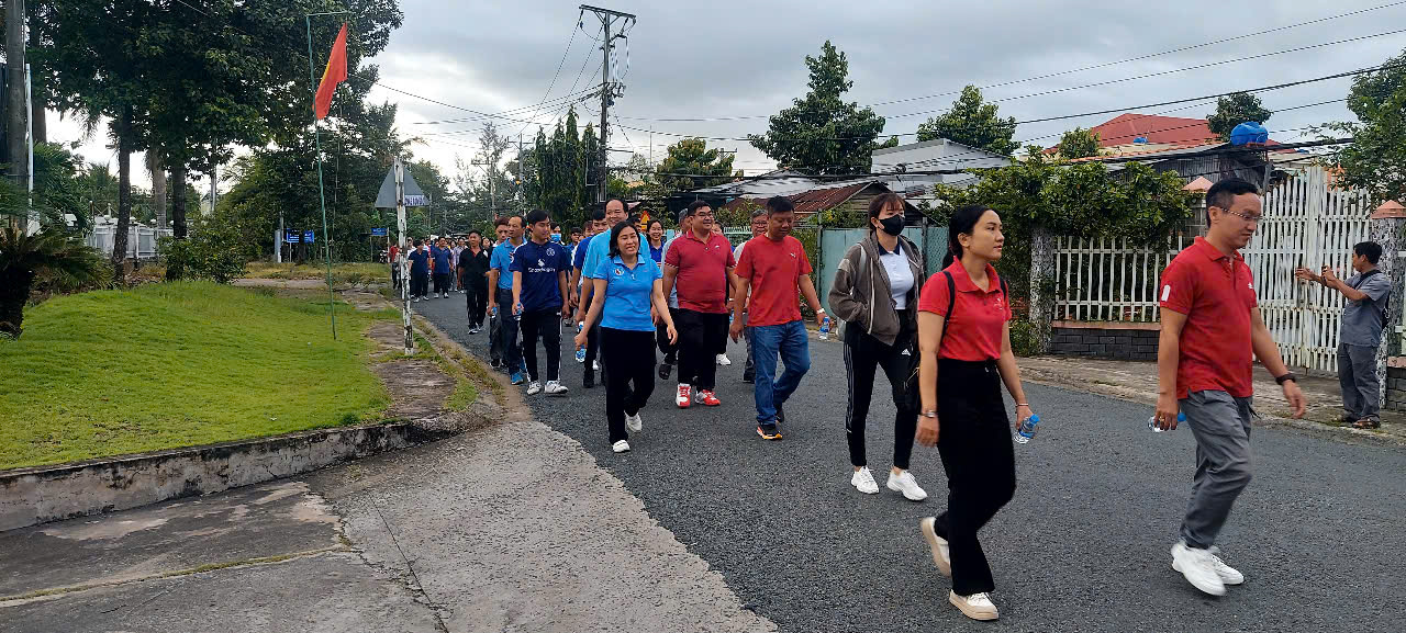 Phú Túc tổ chức hoạt động “Cùng Việt Nam tiến bước”