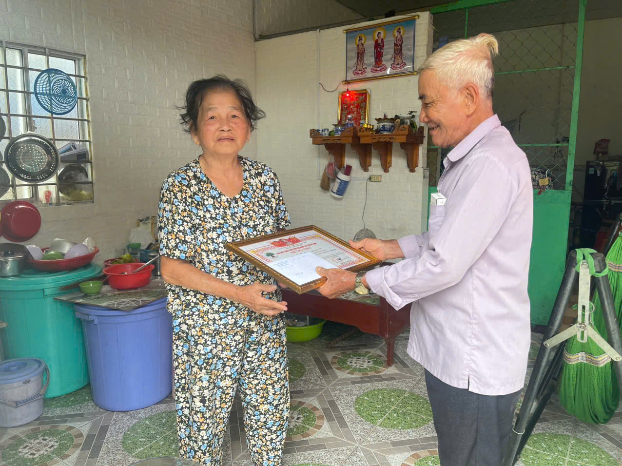 UBND xã Phú Túc tổ chức mừng thọ, tặng quà nhân Ngày Quốc tế Người cao tuổi 2025